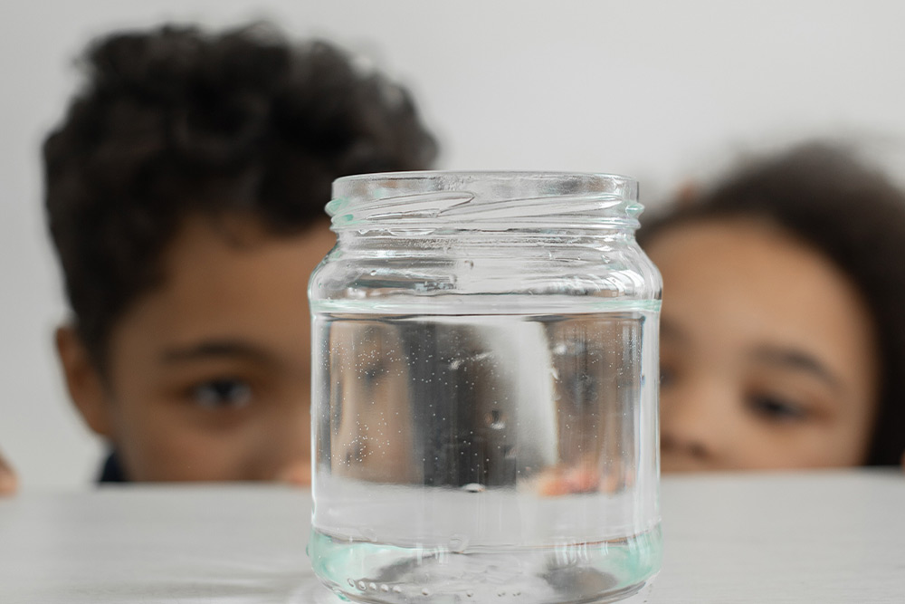 Enseñar a los hijos la importancia del agua